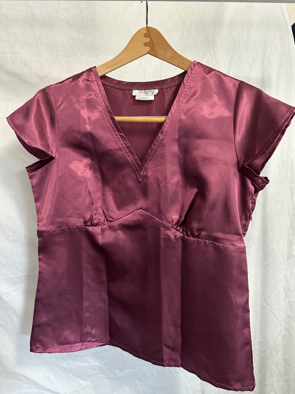 Van Heusen Women’s Satin Blouse – Medium – Burgundy Short Sleeve V-Neck Top